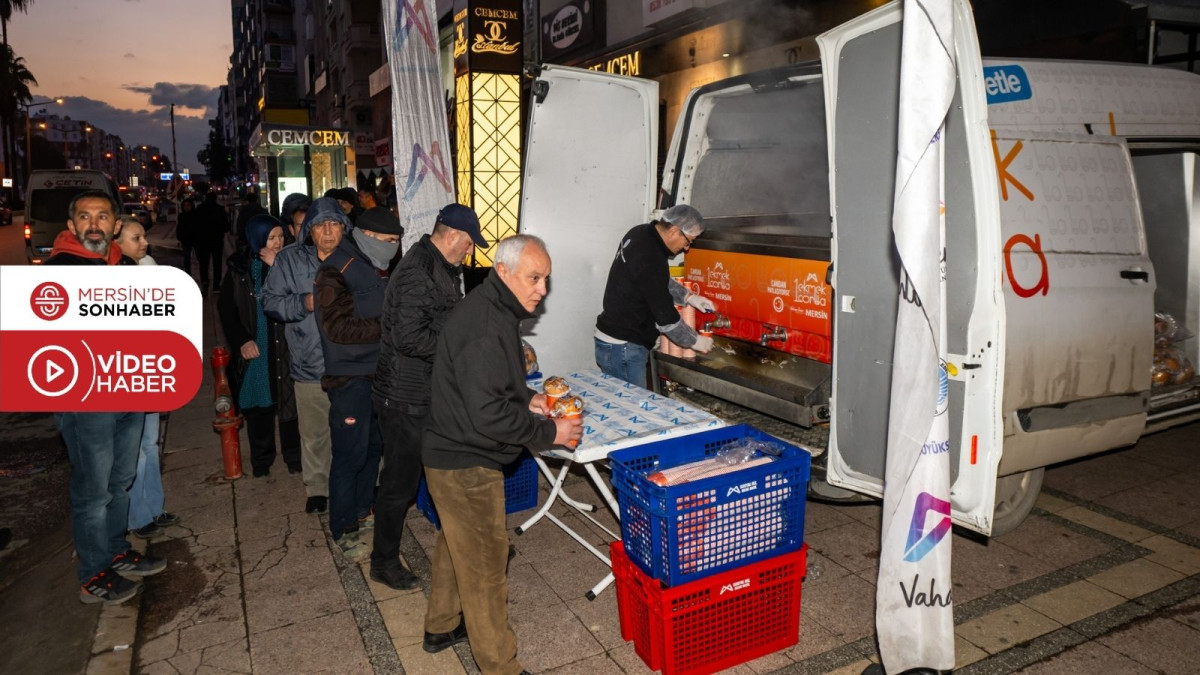 ‘1 EKMEK 1 ÇORBA’ İLE HER SABAH HEM KALPLER HEM İÇLER ISINIYOR