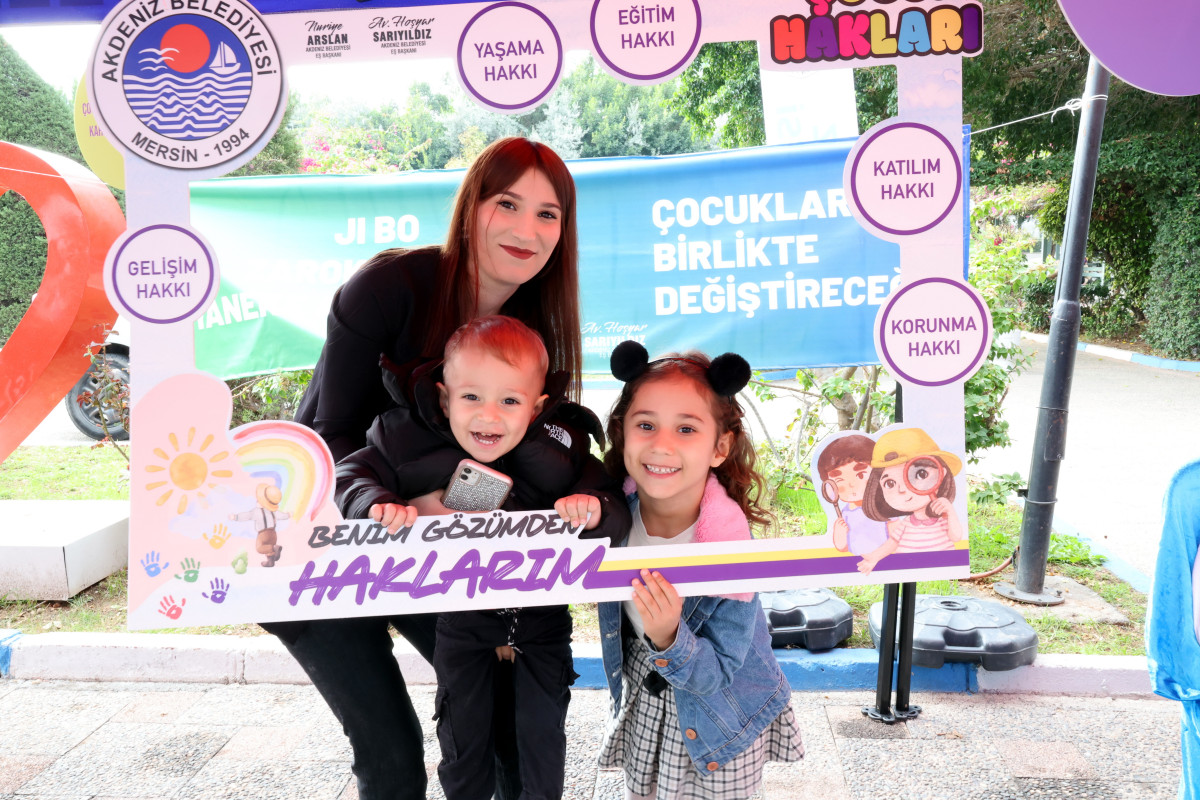 AKDENİZ BELEDİYESİ’NDEN ‘DÜNYA ÇOCUK HAKLARI GÜNÜ ŞENLİĞİ’