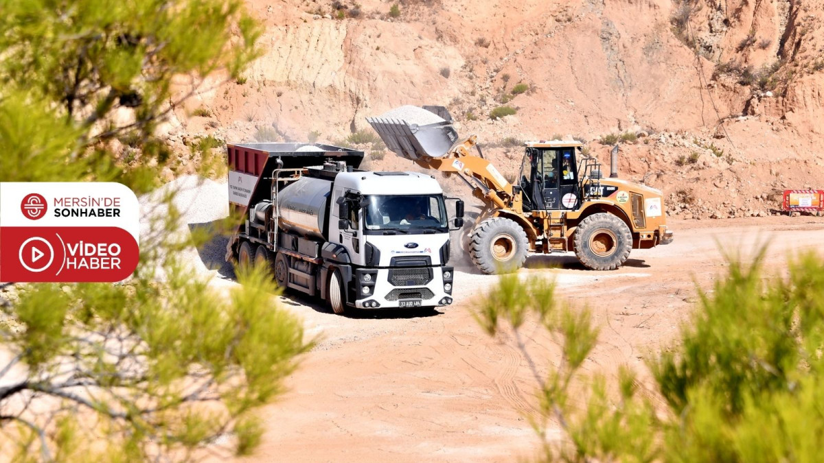 MERSİN BÜYÜKŞEHİR’İN KIRSAL MAHALLELERDEKİ YOL ÇALIŞMALARI YOĞUN BİR TEMPODA DEVAM EDİYOR 