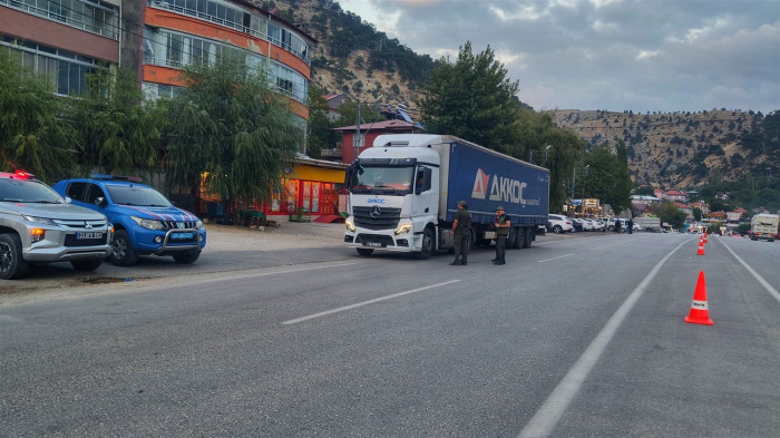 ÖNLEME ARAMALARI VE YOL KONTROL DENETİMLERİ DEVAM EDİYOR