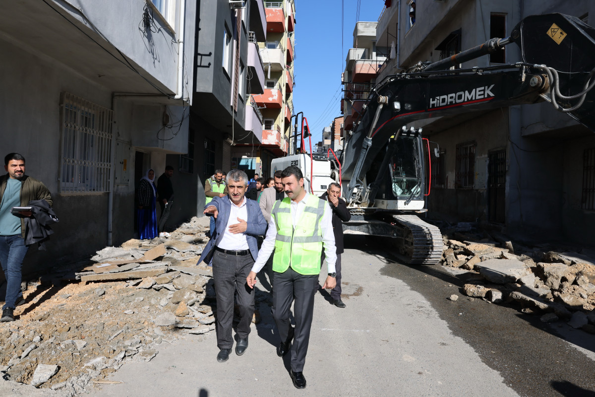 ŞEVKET SÜMER MAHALLESİNİN SOKAKLARI YENİLENİYOR